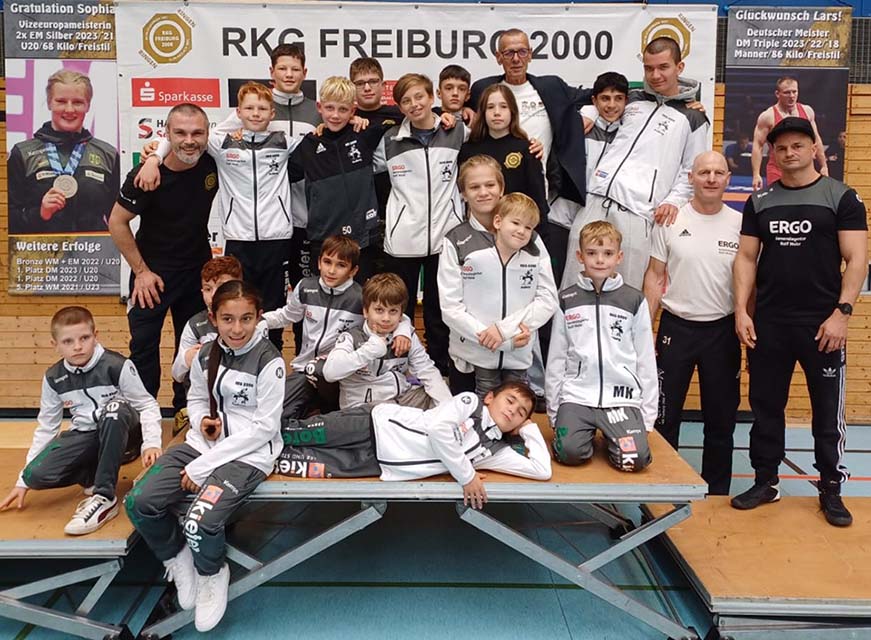 2023_10_29_RKG_Freiburg_2000_Jugend_Any_Kroll_Spendenübergabe_SBRV_Jugend_Mannschaftspokal_Turnier_Sponsor_Hirsch_Bier_Wurmlingen