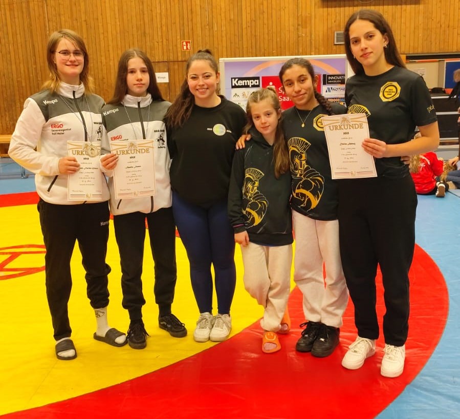 2025_01_05_Ringen_Bundesliga_RKG_Freiburg_2000_Saarland_Ladies_Open_top_RKG_Mädels_Sponsor_Hirsch_Bier_Wurmlingen