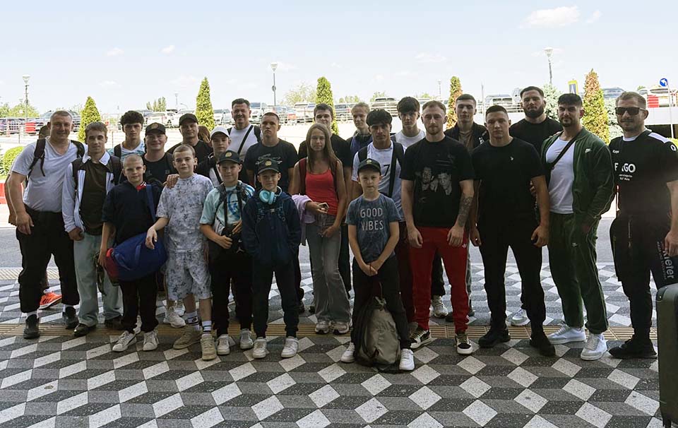 2026.05.27_RKG_Freiburg_2000_RKG_Nachwuchs_Ankunft_Trainingslager_Chişinău_MDA_Sponsor_ISH_Versorgungstechnik_&_Maximo_Fliesenbetrieb