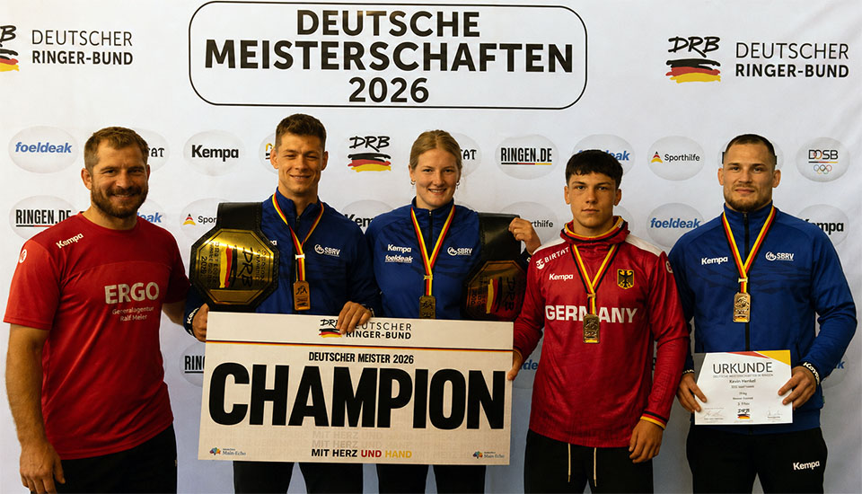 2026.04.22_RKG_Freiburg_1._Bundesliga_Ringen_Deutsche_Meisterschaft_2x_Gold_2xBronze_Sponsor_Hirsch_Bier_Wurmlingen_Foto_United_World_Wrestling