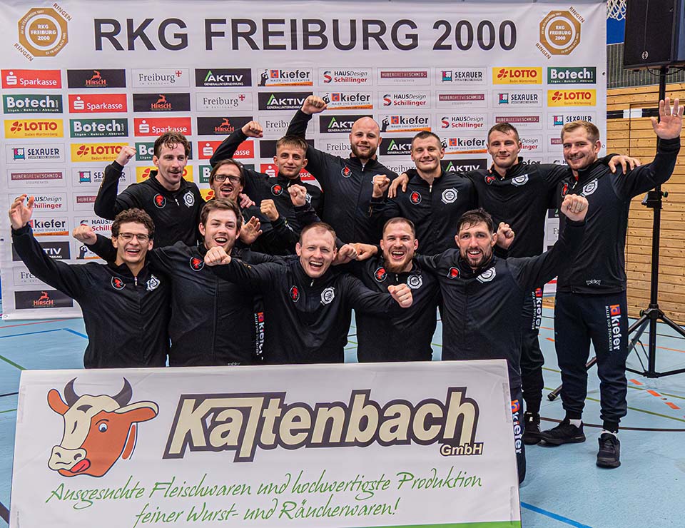 Jubel nach dem Heimsieg der RKG Freiburg 2000