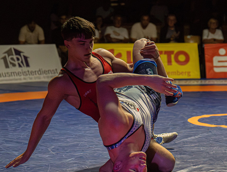 Dario Fischietti gegen Alexander Komarovskiy