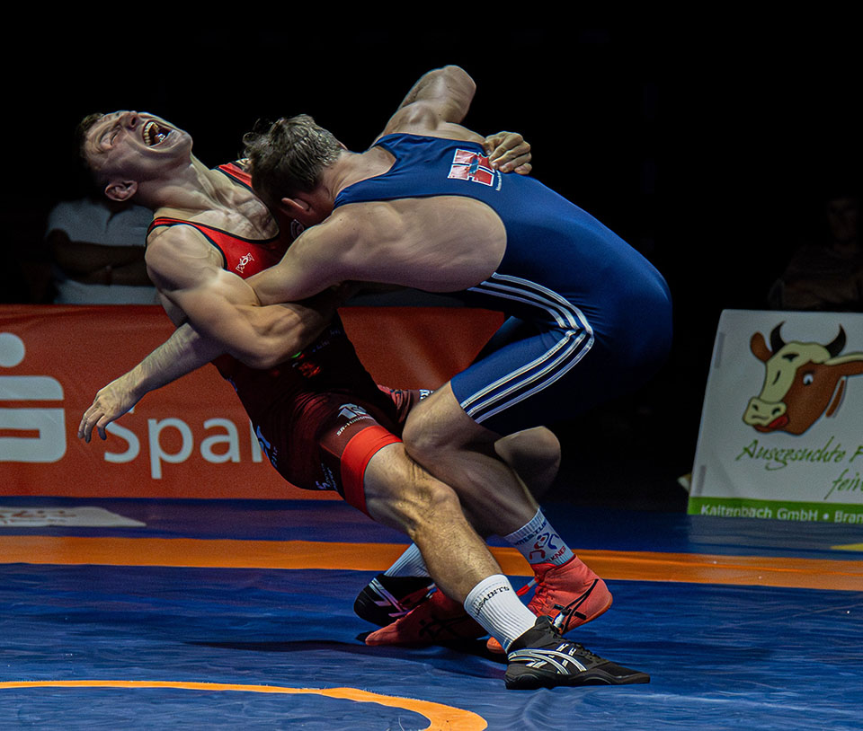 Mihai Petic gegen Artur Tatarinov