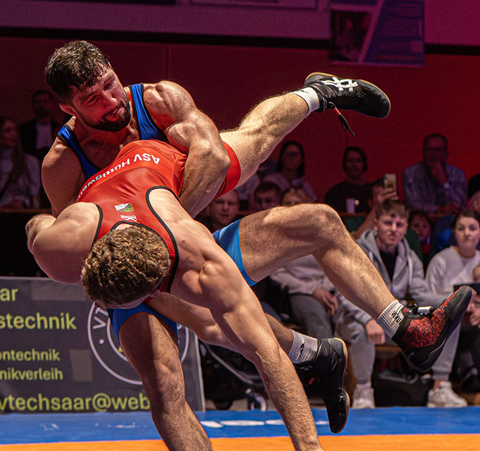 Johnny Bur gegen Mathis Jochum